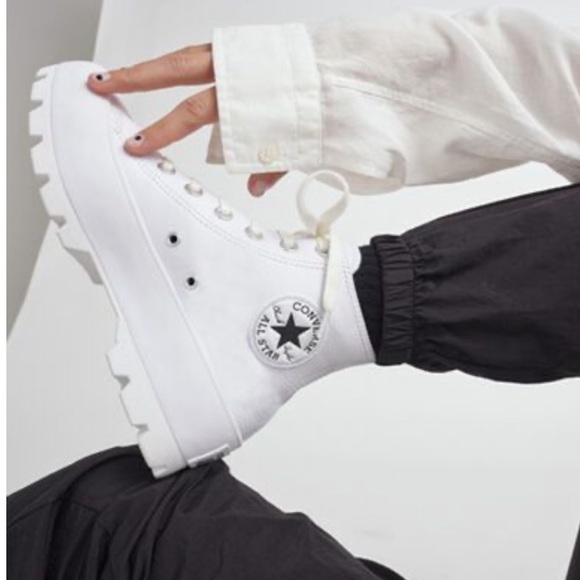 Chuck Taylor All Star Lugged
Leather women size 10.5 like new men’s 9 unisex - Picture 2 of 14